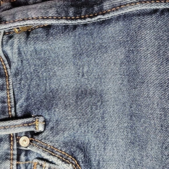 Levi's Denizen Denim Mom Shorts/ 28. - Picture 5 of 9